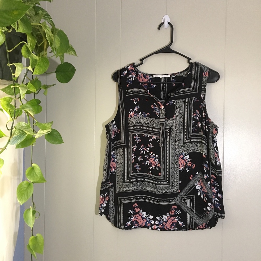 Violet + Claire | Floral Sleeveless Blouse Size M